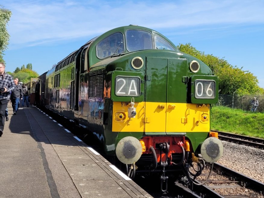 Class 37 pioneer D6700 with Hogwart's Castle and 60009 Union of South Africa, Sat 28/12/2013.. 