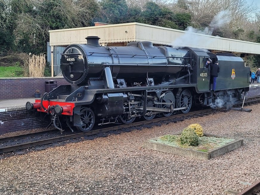 Class 37 pioneer D6700 with Hogwart's Castle and 60009 Union of South Africa, Sat 28/12/2013..