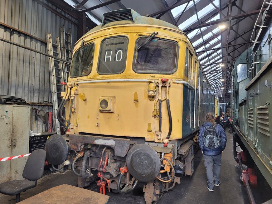 Class 37 pioneer D6700 with Hogwart's Castle and 60009 Union of South Africa, Sat 28/12/2013..