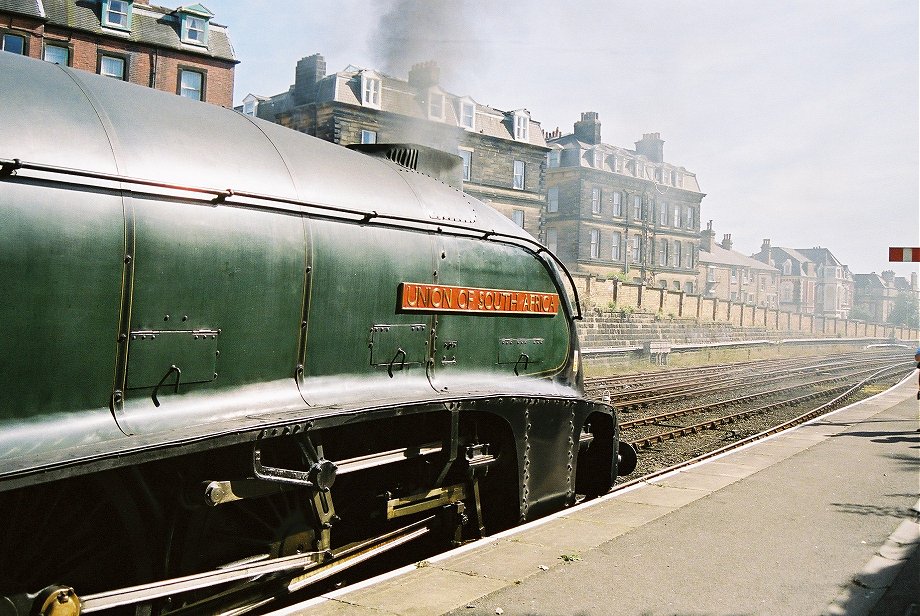 60009 Union of South Africa, awaiting the whistle to start the return journey. Scarborough. Thursday 09/08/2007.