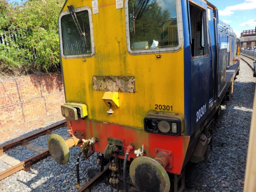 Nameplates for A4 60011 Empire of India and A2 60500 Edward Thompson, Sat 28/12/2013. 