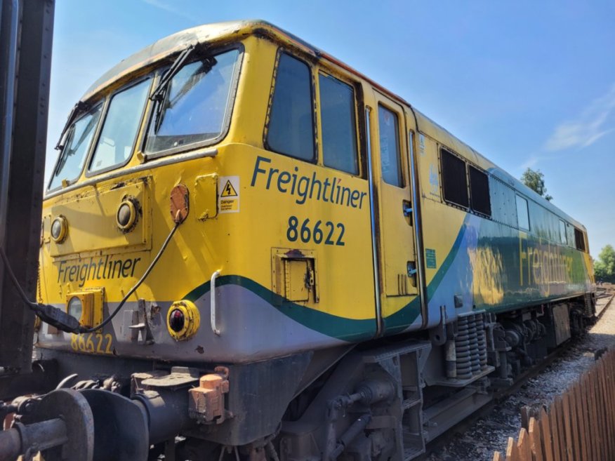 Class 37 pioneer D6700 with Hogwart's Castle and 60009 Union of South Africa, Sat 28/12/2013.. 