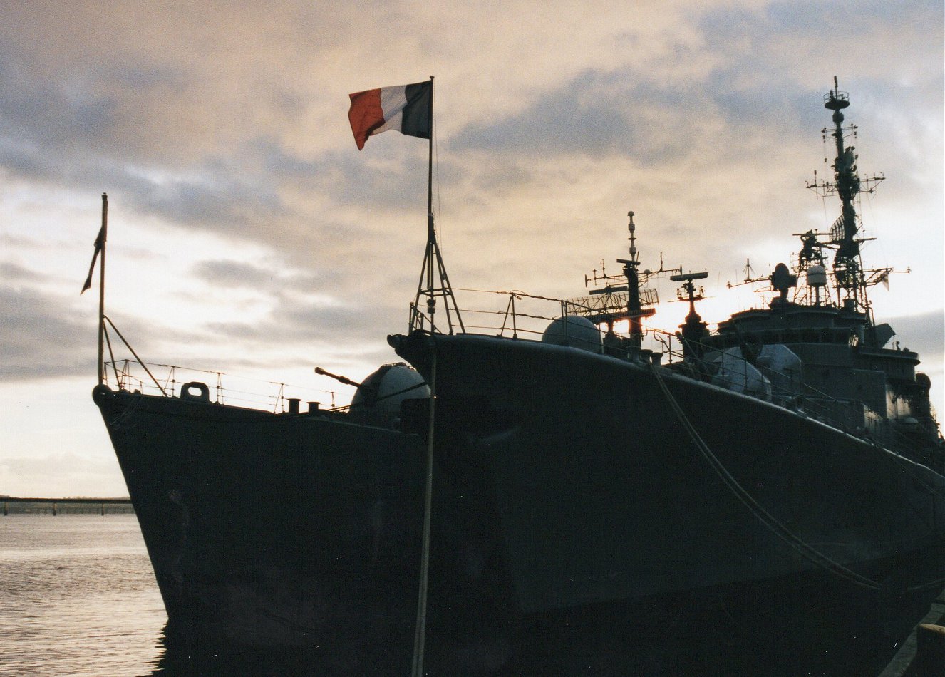 French destroyer De Grasse with Falklands veteran Type 42 HMS Exeter. 25.2.01.