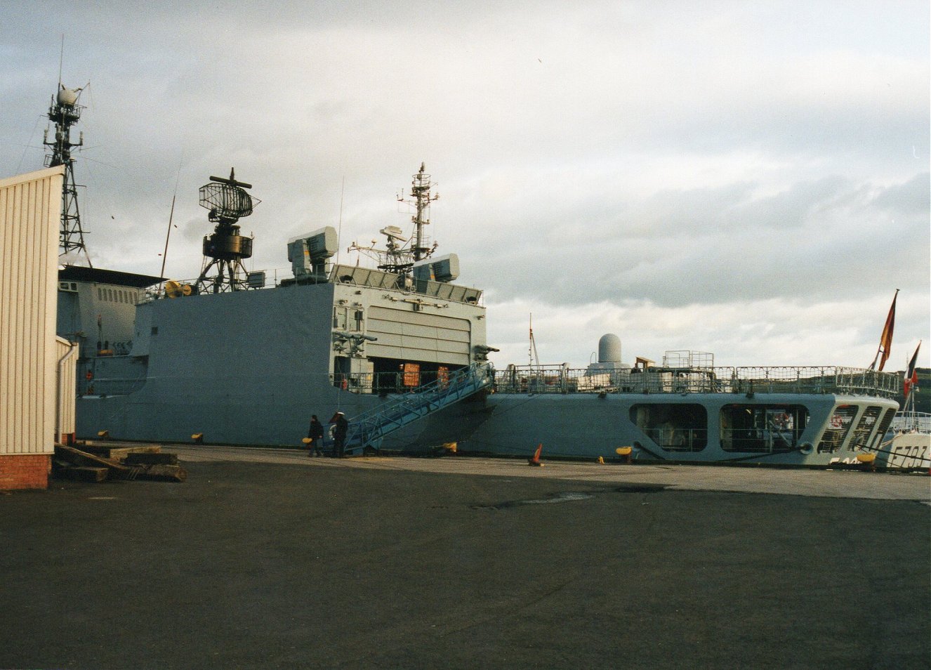 French destroyer De Grasse with Falklands veteran Type 42 HMS Exeter. 25.2.01.