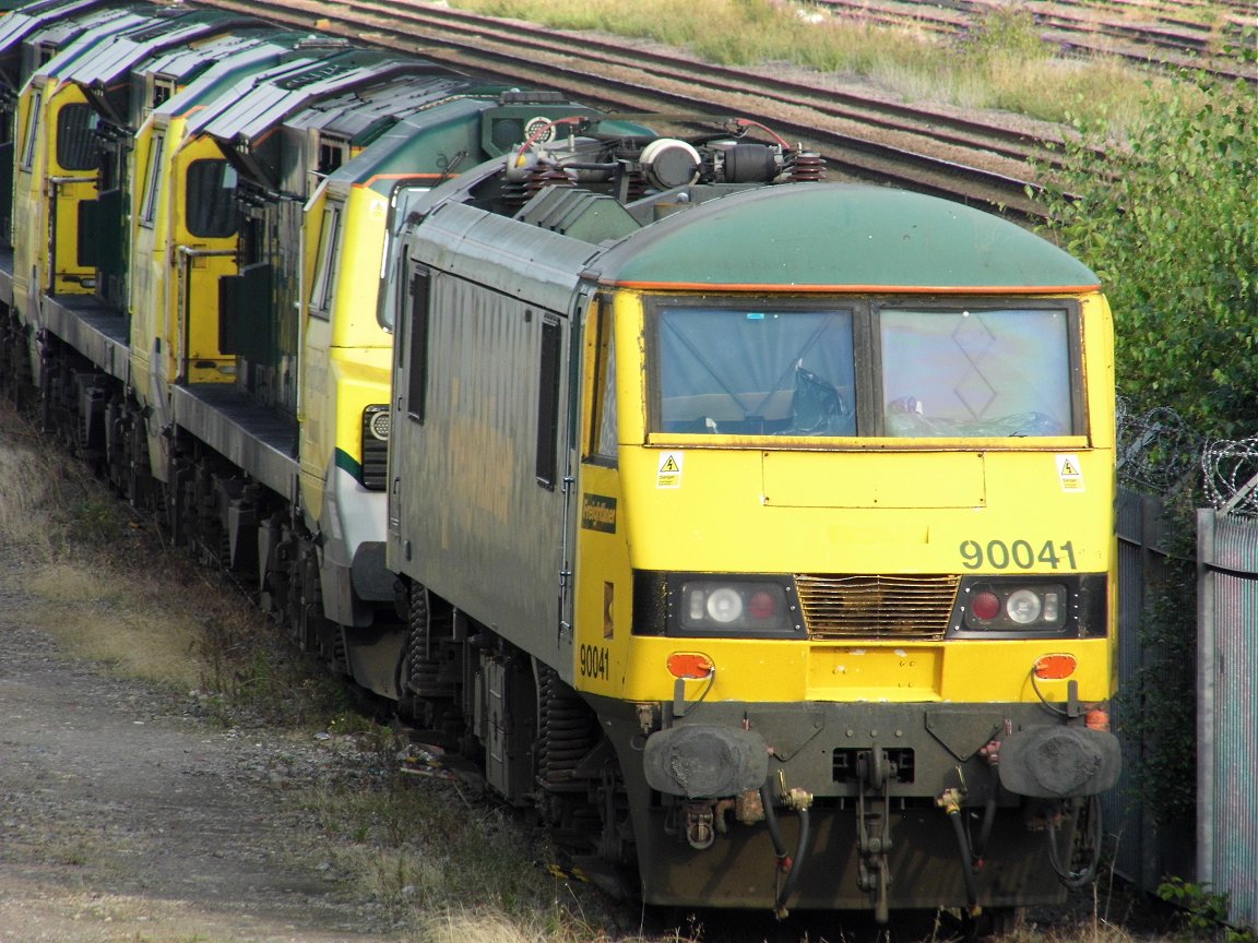 Class 37 pioneer D6700 with Hogwart's Castle and 60009 Union of South Africa, Sat 28/12/2013.. 