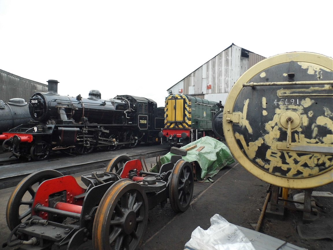 Class 37 pioneer D6700 with Hogwart's Castle and 60009 Union of South Africa, Sat 28/12/2013.. 