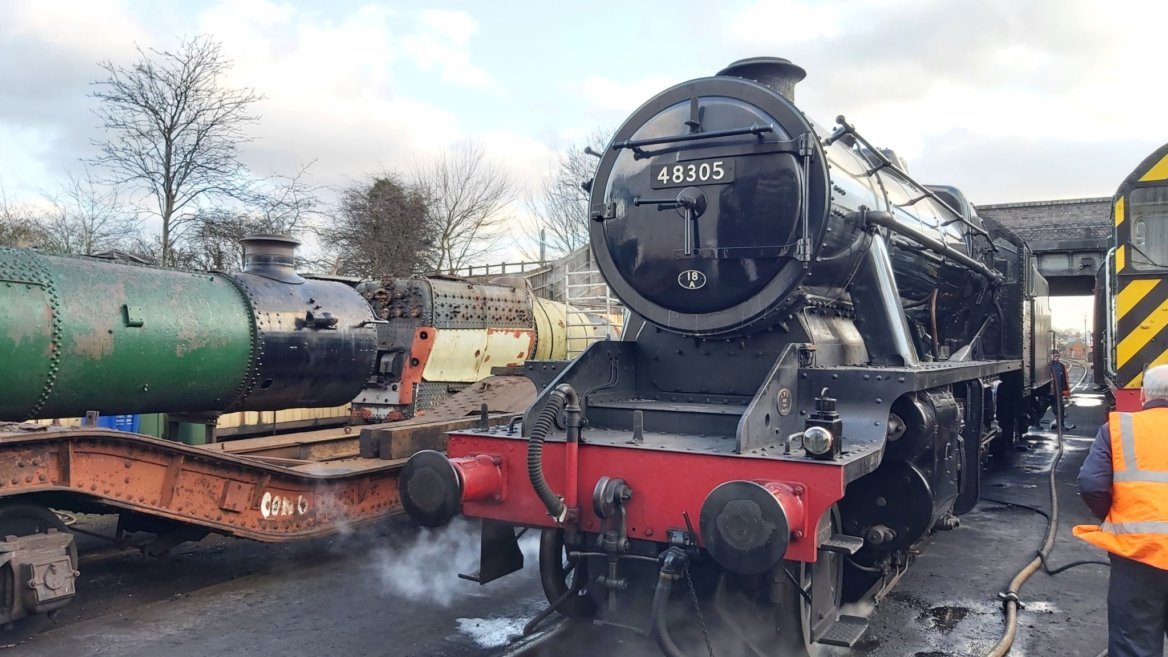 Class 37 pioneer D6700 with Hogwart's Castle and 60009 Union of South Africa, Sat 28/12/2013..