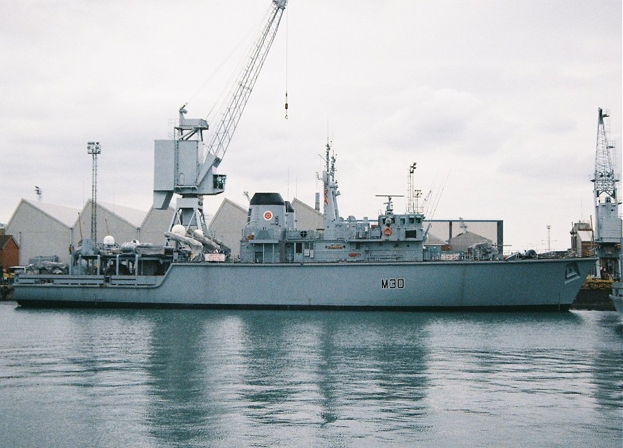 Hunt class mine hunter HMS Ledbury M30, Portsmouth 2010.