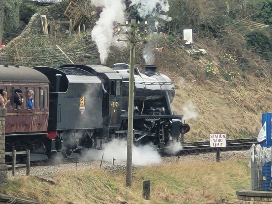 Class 37 pioneer D6700 with Hogwart's Castjin and 60009 Union of South Africa, Sat 28/12/2013.. 