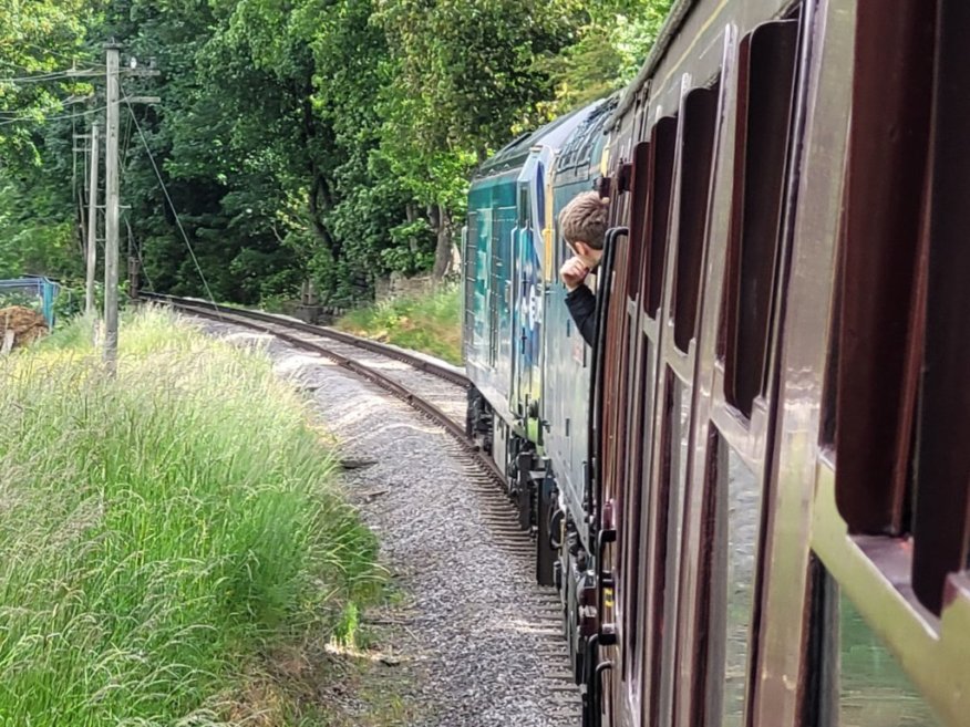 Class 37 pioneer D6700 with Hogwart's Castle and 60009 Union of South Africa, Sat 28/12/2013.. 