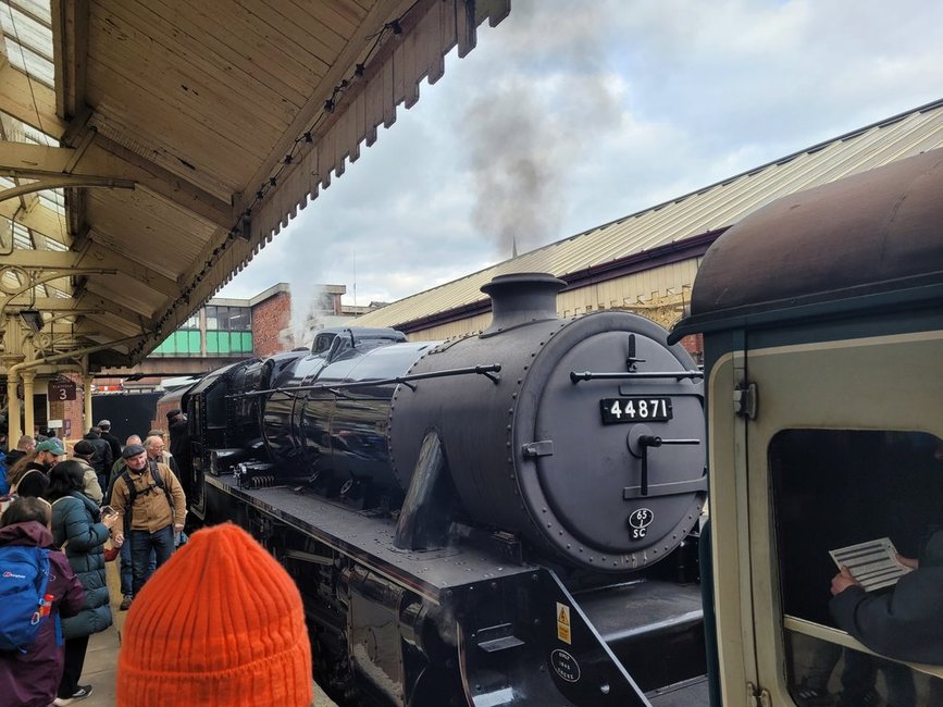 LNER A3 2743/60089, Sat 28/12/2013. 