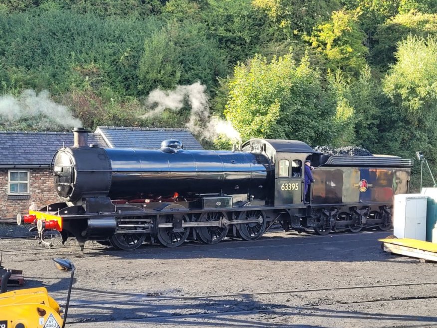 Class 37 pioneer D6700 with Hogwart's Castle and 60009 Union of South Africa, Sat 28/12/2013.. 