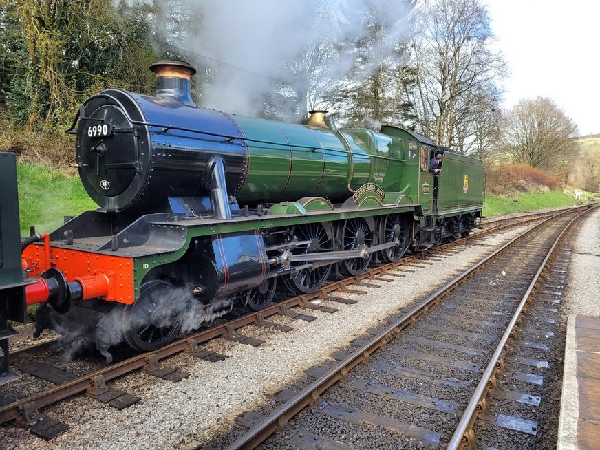 Class 37 pioneer D6700 with Hogwart's Castle and 60009 Union of South Africa, Sat 28/12/2013..