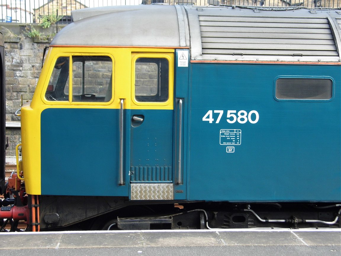 Class 37 pioneer D6700 with Hogwart's Castle and 60009 Union of South Africa, Sat 28/12/2013.. 