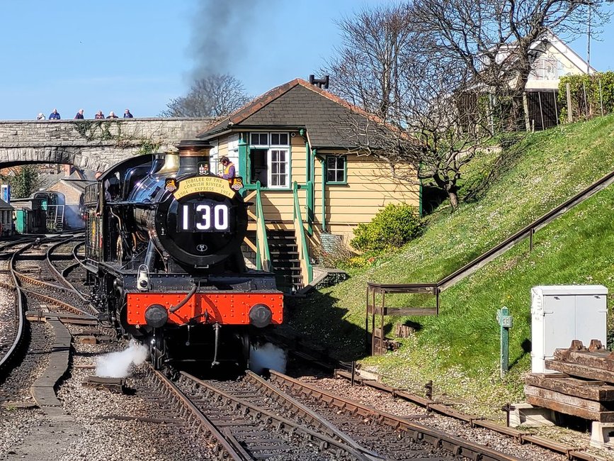 Class 37 pioneer D6700 with Hogwart's Castsw and 60009 Union of South Africa, Sat 28/12/2013.. 