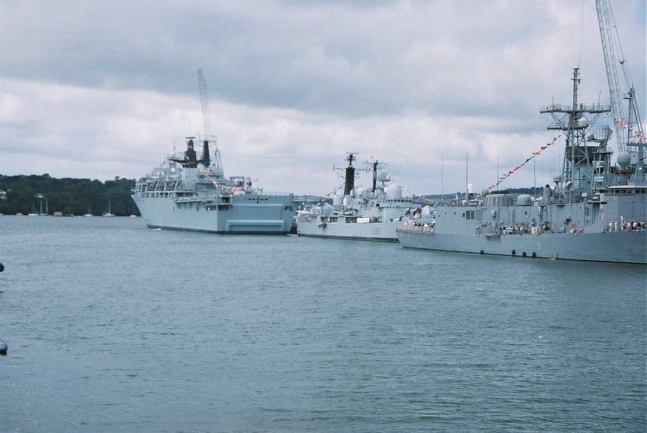 USS Elrod FFG 55, Oliver Hazard Perry class frigate, Navy Days, Devonport 2006. 